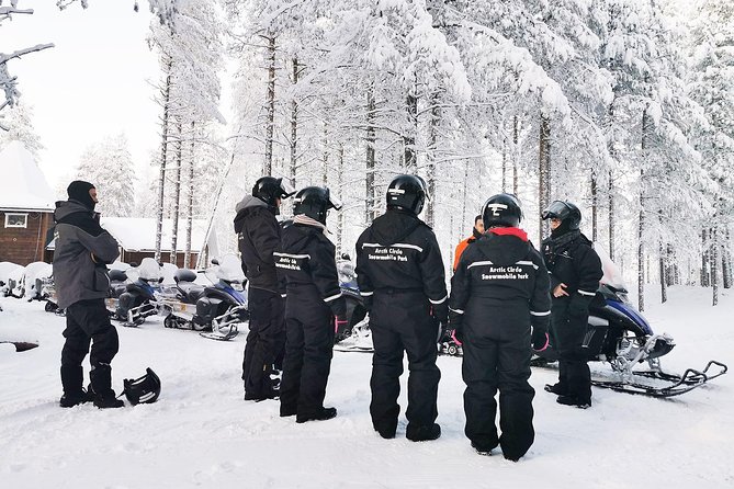 1-Hour Snowmobile Safari Experience - Safety instruction before the engines start