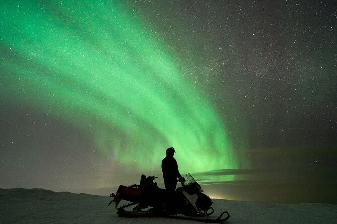 3 Hours Snowmobiling under Auroras and Night Sky - Staying warm in extreme conditions