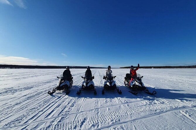 Arctic Circle Family Day - Twin snowmobiling with room to switch drivers