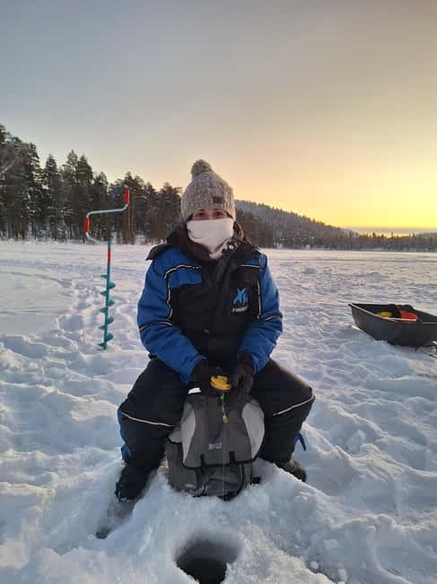 Arctic Fishing & Open Fire Cooking - Pilkkiminen: Waiting Over Your Own Ice Hole