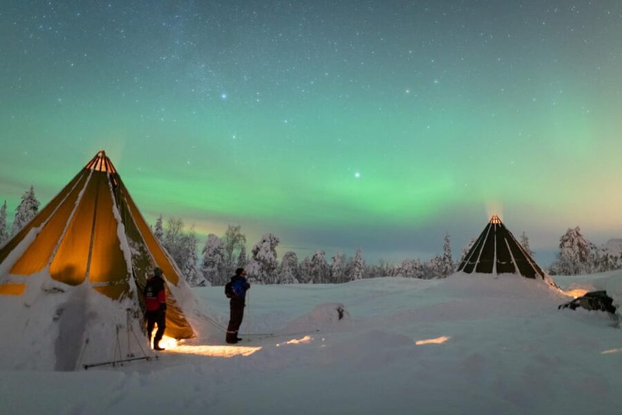 Auroras Northern Lights in Saariselka - Barbecue by the fire, with food for different diets