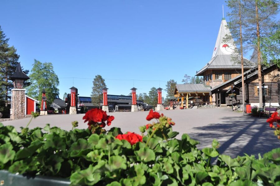City tour and Santa Claus village visit in Lapland - Meeting Santa at Santa Claus Village