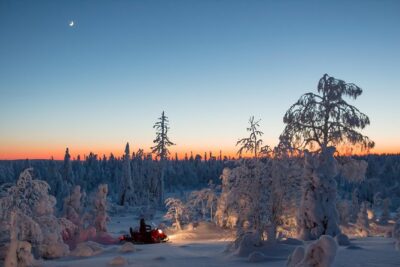 Evening Escape – Snowmobile safari and campfire in Rovaniemi