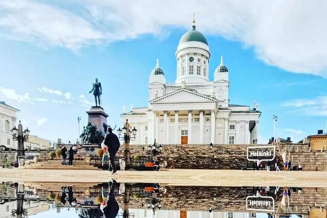 Explore Helsinki in Portuguese with a PRIVATE guide - Starting at Kauppatori and Allas Pool