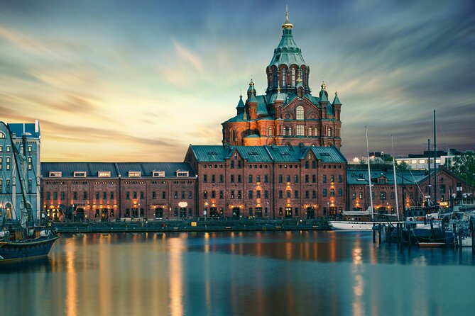 Explore Helsinki in Portuguese with a PRIVATE guide - Helsinki Cathedral and Senate Square