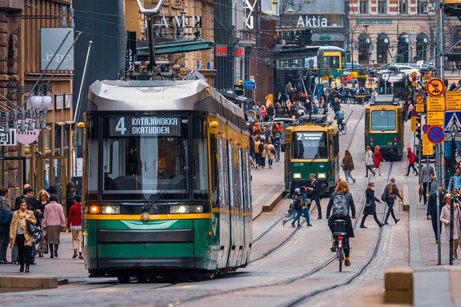 Explore Helsinki in Portuguese with a PRIVATE guide - Three floors inside Oodi Library