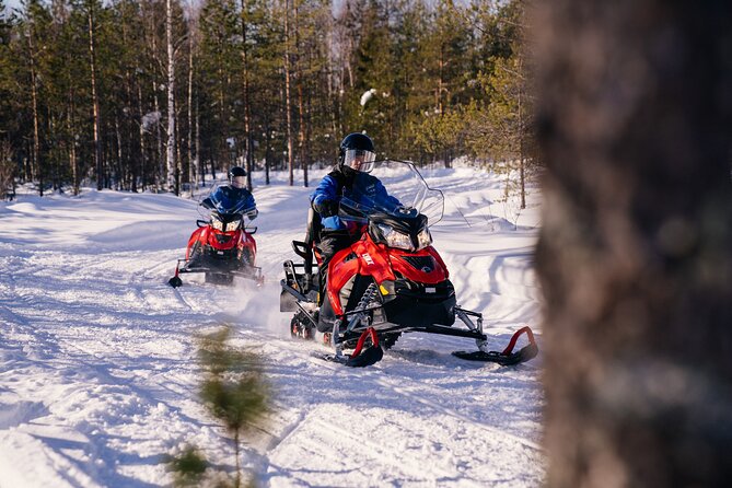 Family Snowmobiling in Rovaniemi, Apukka Resort - The guides and how the outing feels