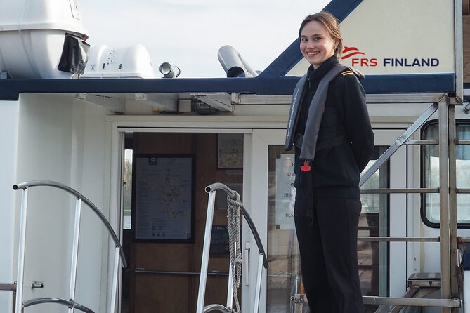 Ferry to Suomenlinna Fortress Island - Arriving at Suomenlinna’s Fortress Center