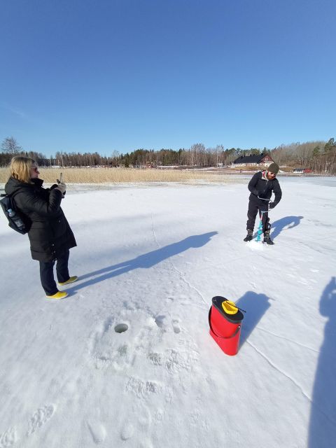From Helsinki: Bodom Lake Ice Fishing with Food & Drinks - Packing advice for a cold day on the ice