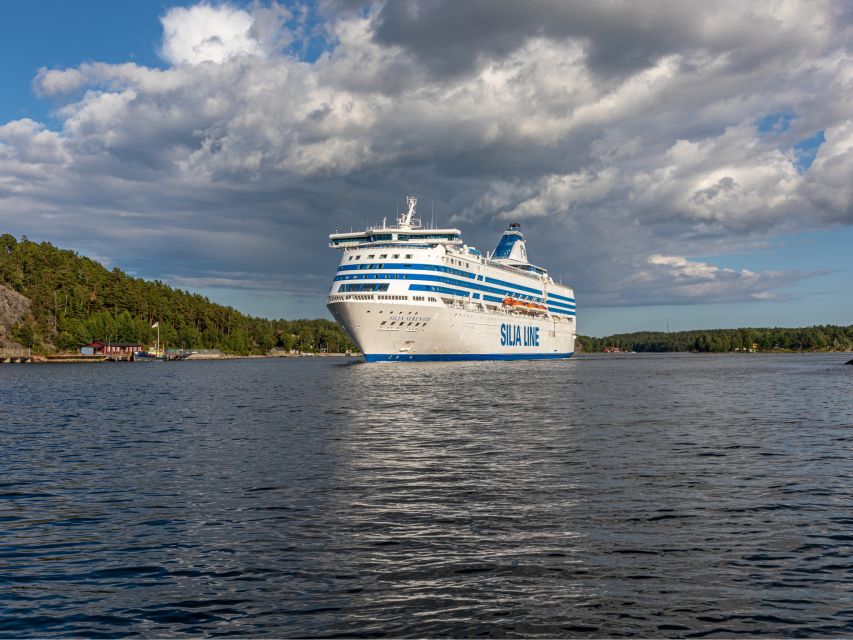 From Helsinki: Overnight Cruise to Stockholm with Breakfast - Breakfast With the Archipelago Outside