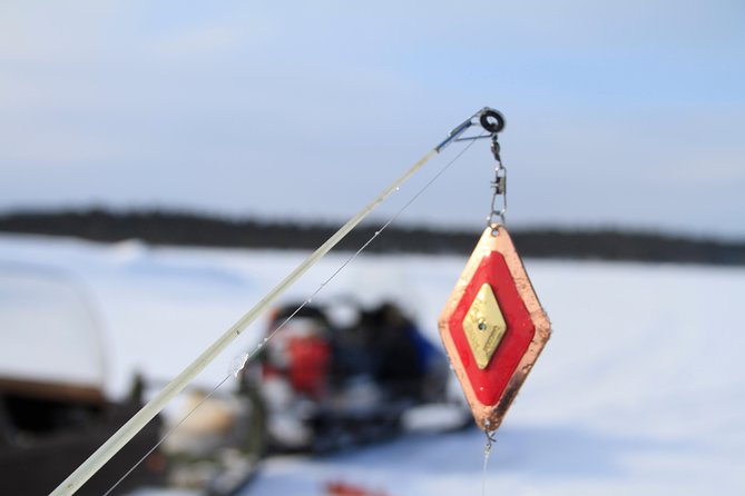From Ivalo: Ice Fishing Safari to Lake Inari, reindeers & lunch - Timing, group size, and the cold