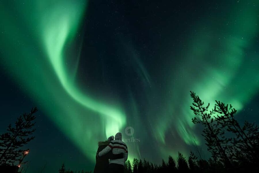 From Rovaniemi: Aurora Borealis Hunting with Photos & Videos - Staying warm for six to nine hours