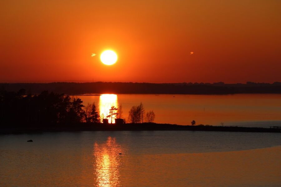 From Rovaniemi: Midnight Sun Forest Lake Float - Quick points before you book