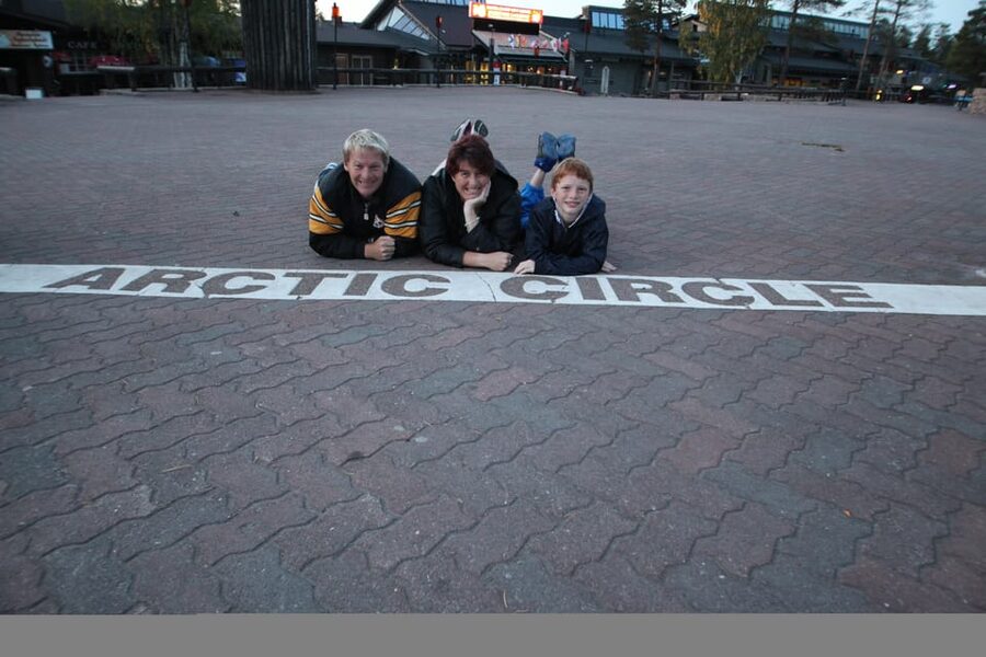 From Rovaniemi: Tour to Santa Claus Village - Crossing the Arctic Circle line