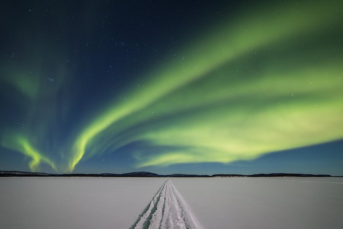 From Saariselkä: Northern lights tour to Lake Inari, incl. dinner - Stopping on the lake for the northern lights