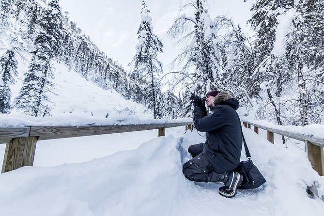 Frozen Waterfalls of Korouoma Canyon tour with Pro Photos & BBQ - BBQ lunch beside the fire