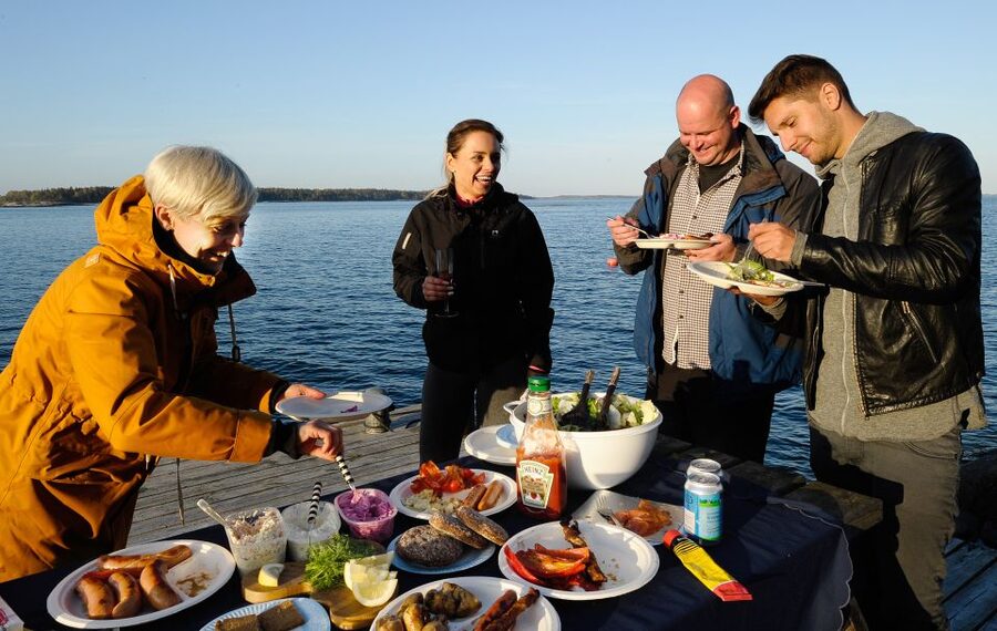 Helsinki: Archipelago RIB Boat Tour with BBQ Lunch and Sauna - Learning how the archipelago took shape