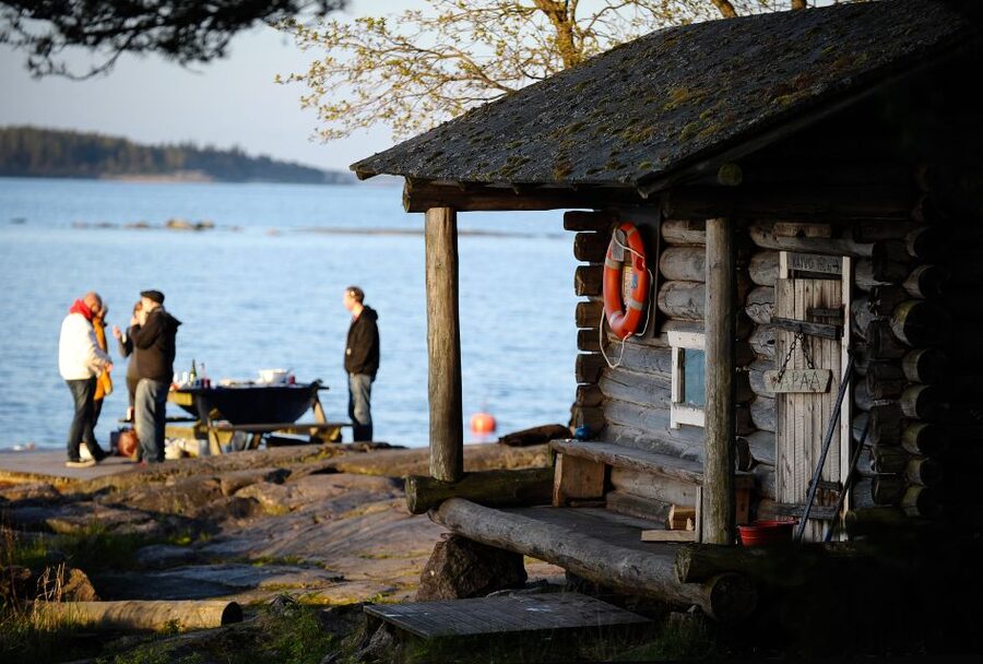 Helsinki: Archipelago RIB Boat Tour with BBQ Lunch and Sauna - Speeding into Helsinki’s eastern islands