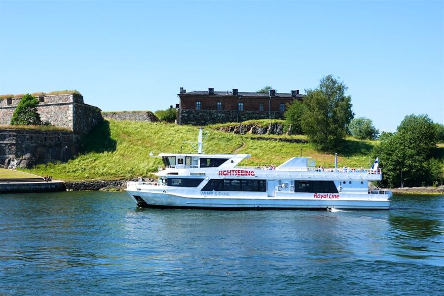 Helsinki Archipelago: Sightseeing Boat Tour - Eira, Katajanokka, and Kruununhaka from the sea
