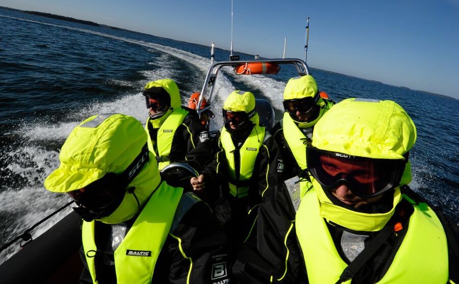 Helsinki: City and Outer Islands Guided RIB Boat Tour - When the RIB opens up its speed