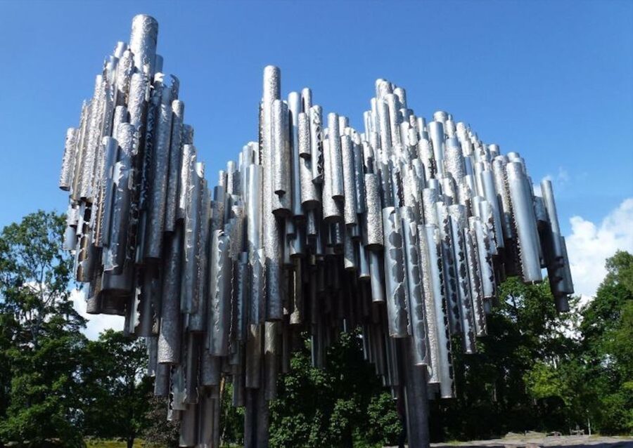 Helsinki: City and Suomenlinna 5-Hour Sightseeing Tour - Walking through the Great Courtyard