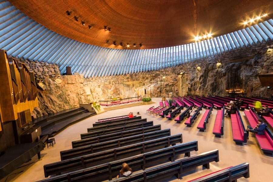 Helsinki: City Highlights and Suomenlinna Eco-Friendly Tour - Riding the tram through Helsinki