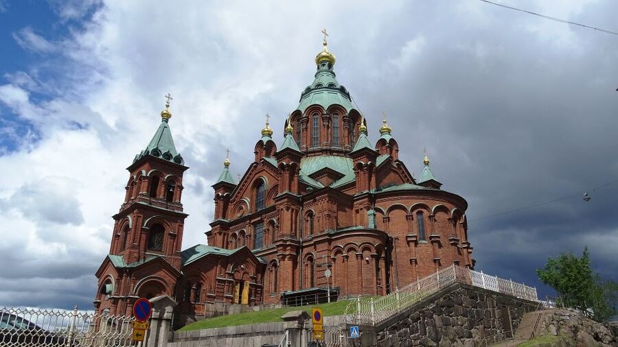 Helsinki: Express Walk with a Local in 60 minutes - Helsinki history around Senate Square