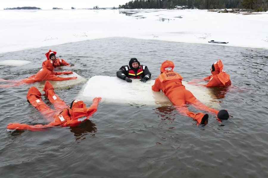Helsinki: Floating Experience in a Survival Suit - Who should book this activity?