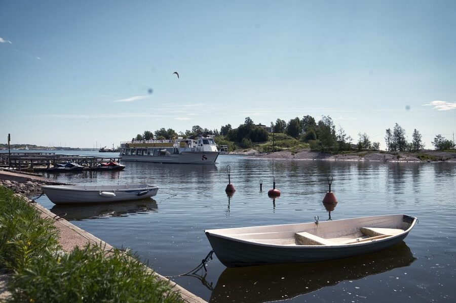 Helsinki: Hop-On Hop-Off Bus Tour & City Highlights Cruise - Languages, comfort, and what is not included