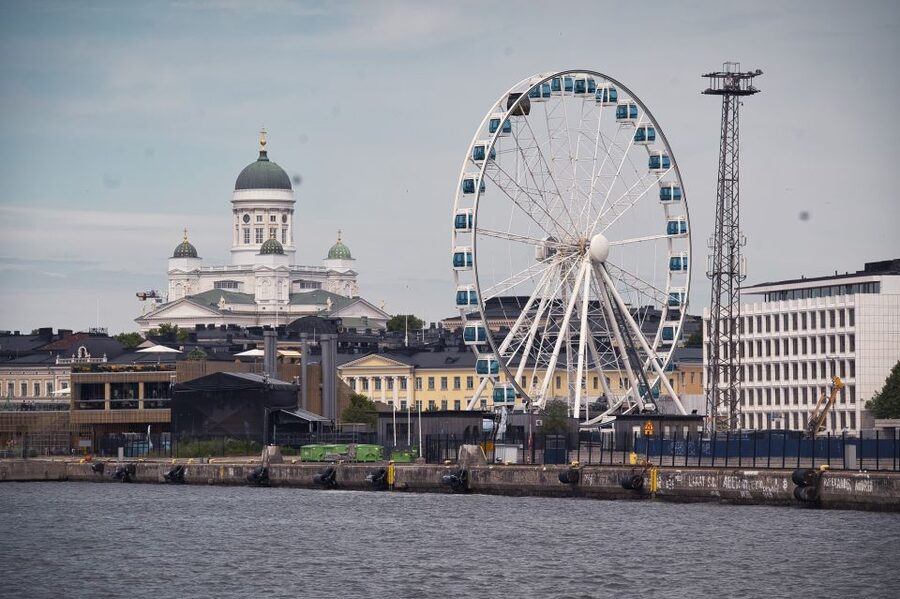 Helsinki: Hop-On Hop-Off Bus Tour & City Highlights Cruise - Begin at Market Square with the 90-minute cruise