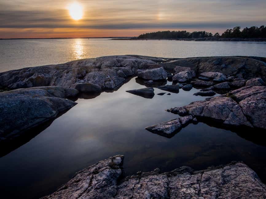 Helsinki: Midnight Sun Kayaking Tour with Campfire - Why this four-hour outing feels different from a city tour