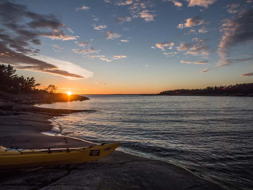 Helsinki: Midnight Sun Kayaking Tour with Campfire - The 45-minute island campfire