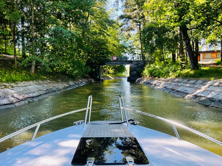 Helsinki: Private Boat Tour - Choosing between the Eastern and Western Archipelago