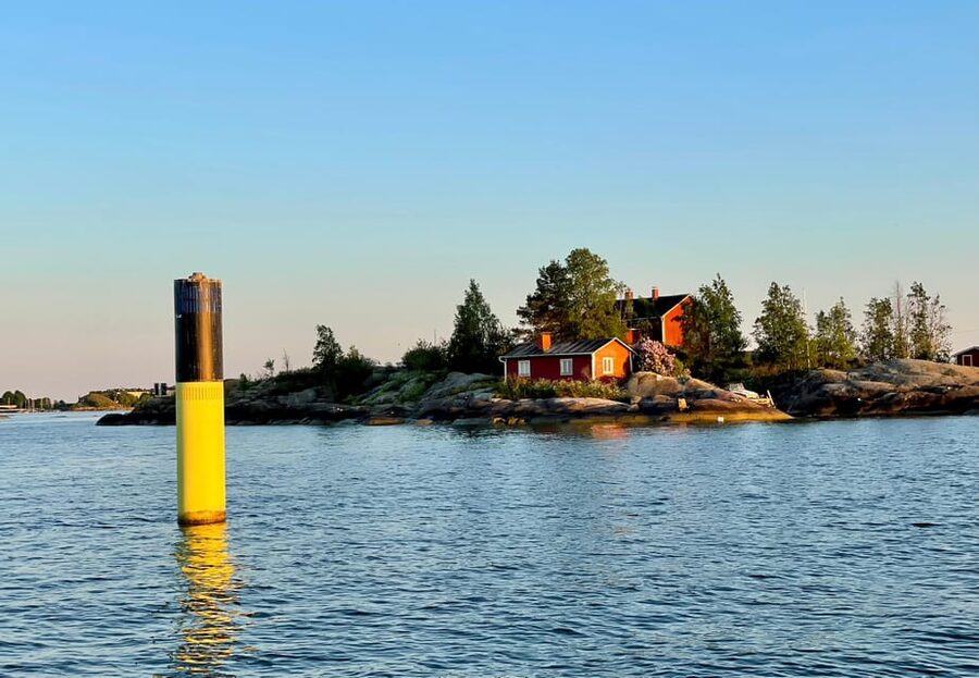Helsinki: Private Boat Tour - A skipper who keeps the mood relaxed