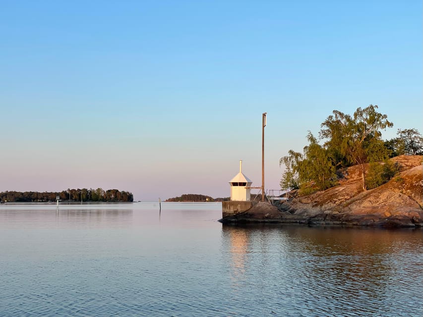 Helsinki: Private Boat Tour - Comfort in sun, rain, and cool air