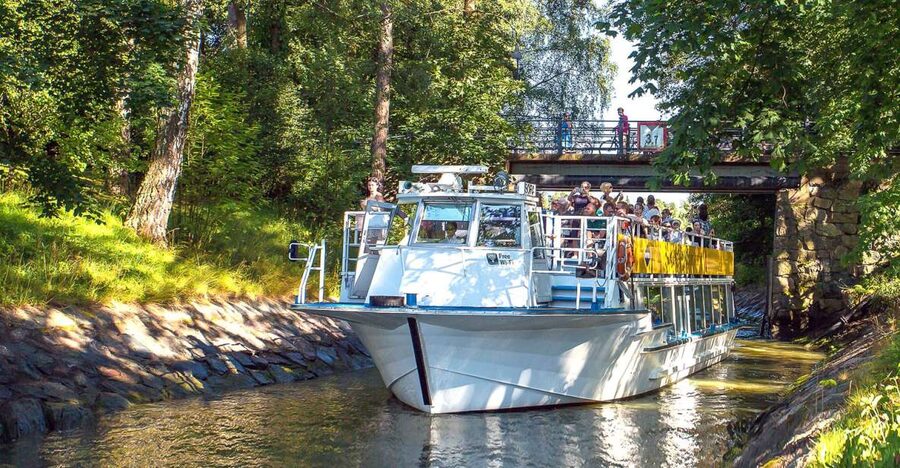Helsinki: Sightseeing Canal Cruise with Audio Commentary - Market Square to Suomenlinna and Kaivopuisto