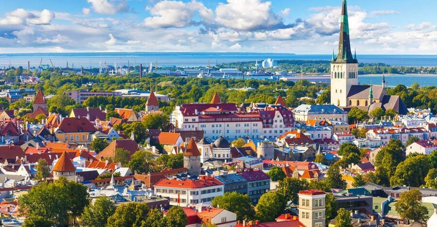 Helsinki: Tallinn Guided Day Tour with Ferry Crossing - Returning to Helsinki after a long day