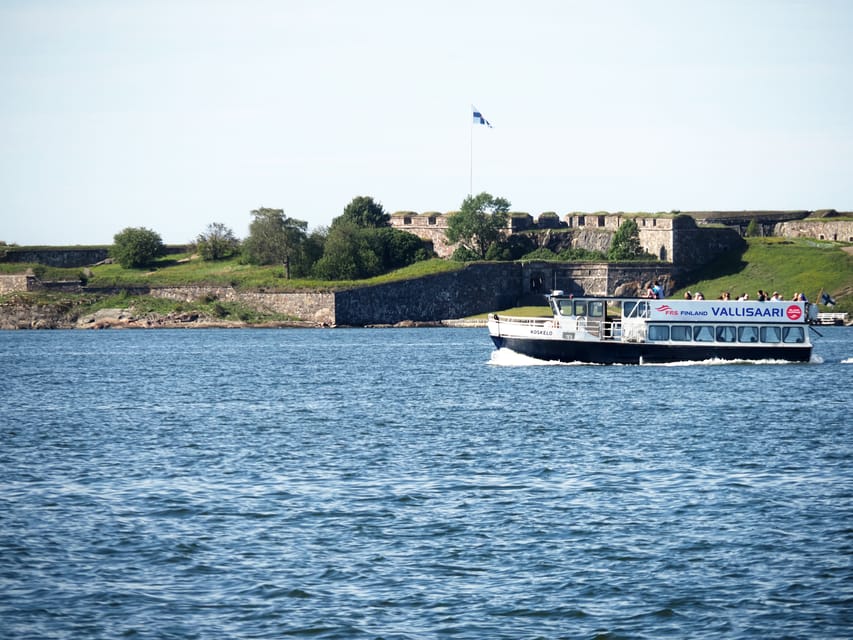 Helsinki: Vallisaari Fortress Island Ferry Ticket - Cafes, toilets, and a useful summer setup