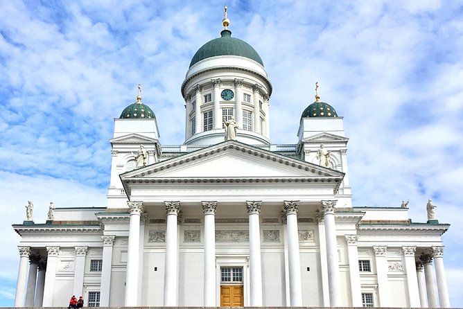 Helsinki walking tour with a city planner - Esplanadi Park and the Runeberg statue