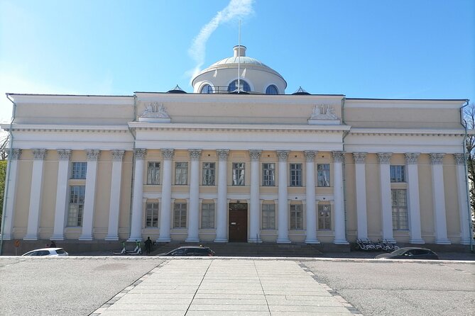 Helsinki Walking Tour with a Sociologist - From Tori Quarters to the Presidential Palace