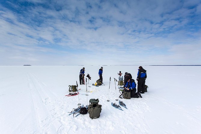 Ice Fishing and Husky - Winter clothing and the practical value of pickup