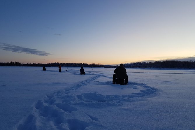 Ice fishing by car with hot beverages at Pyhä-Luosto - Five things to know before you go