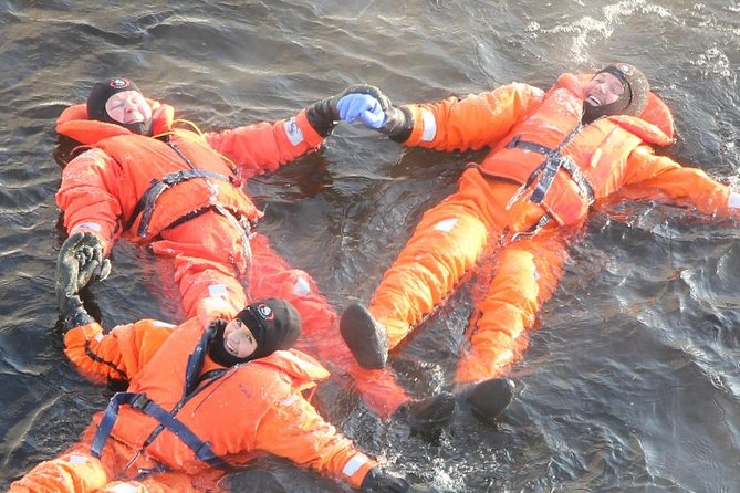 Ice-Floating Experience in Savonlinna - Safety instructions before entering the lake
