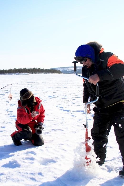 Ivalo: Ice Fishing Tour to Lake Inari, Reindeers & Lunch - Key details at a glance