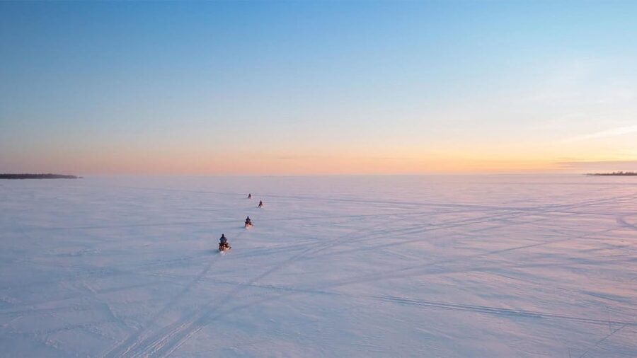 Kemi-Tornio: Ice Fishing Safari with Snowmobiles - Starting at Kemi SnowCastle Resort