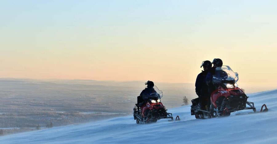 King of Ylläs: Snowmobiling to the Hill - Returning through the forest