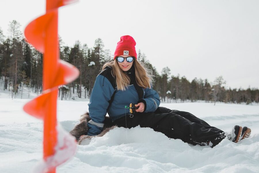 Levi: Finnish Ice Fishing Tour by Car - Drilling Through the Ice