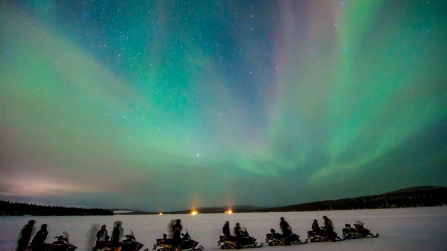 Levi: Northern Lights Snowmobile Safari and Campfire Picnic - Campfire Sausages and Hot Tea in the Woods