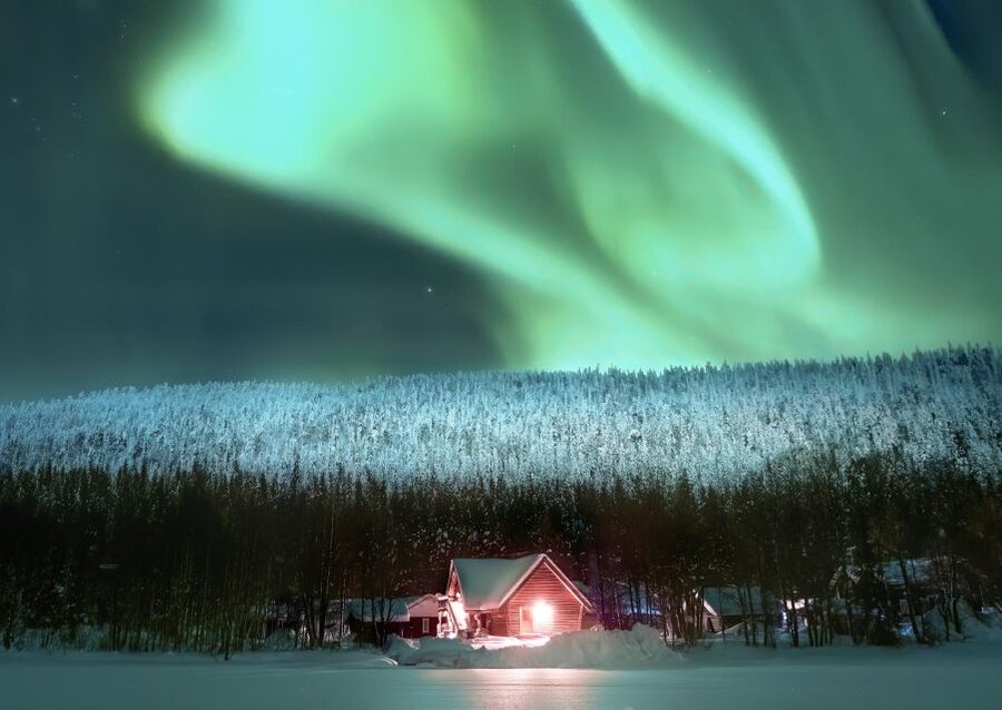 Levi: Northern Lights Snowmobile Tour with Snacks and Drinks - A small fire stop with local-style food