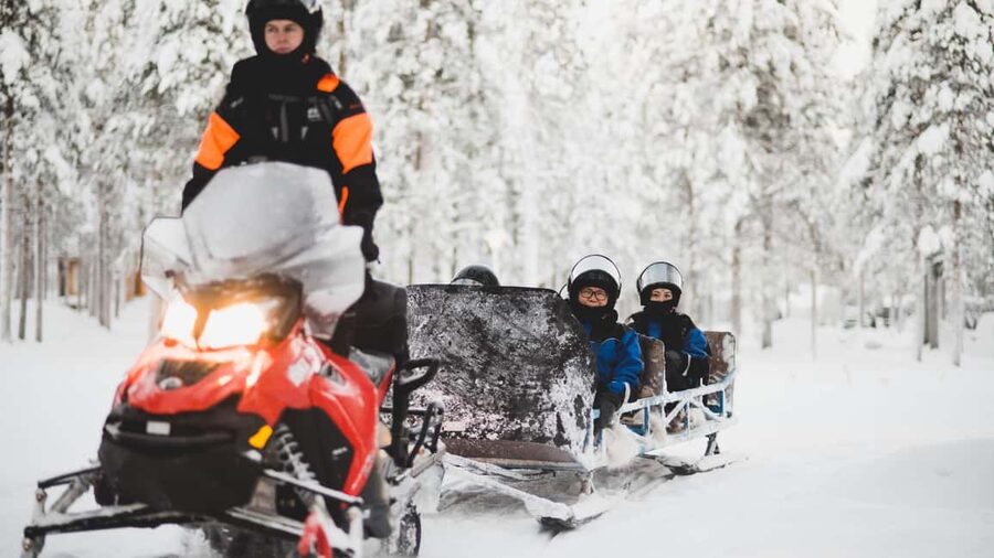 Levi: Snowmobile Safari to the Levi Nature - The safety briefing and sharing one snowmobile
